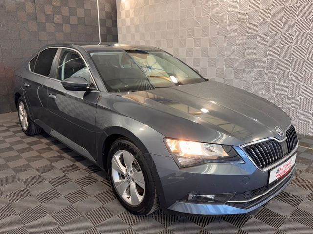 Quarzgrau metallic Gebraucht 2015 Skoda Superb Ambition Limousine | 12.440 € (Fairer Preis) - Bild 1/4