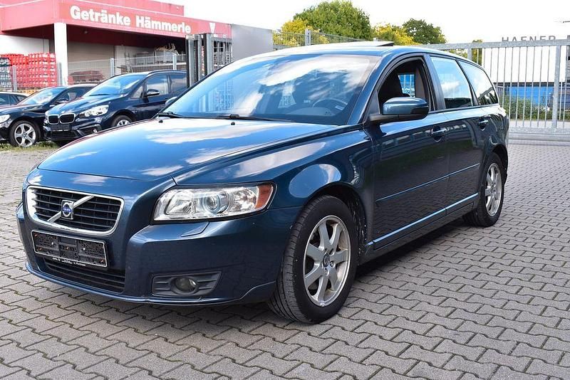 Blau Gebraucht 2008 Volvo V50 Momentum Kombi | 2.499 € (Superpreis) - Bild 1/4
