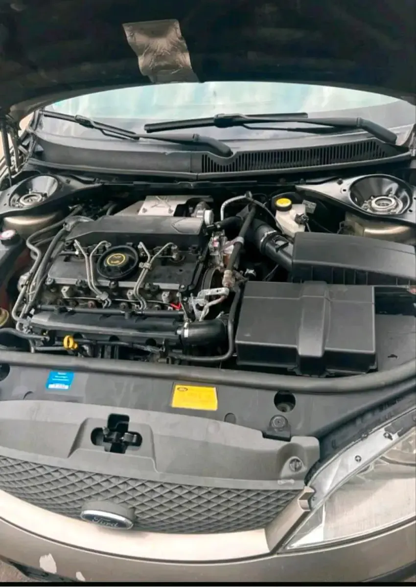 Gebraucht Ford Mondeo 116 PS (85 kW) 2002 Gold Limousine