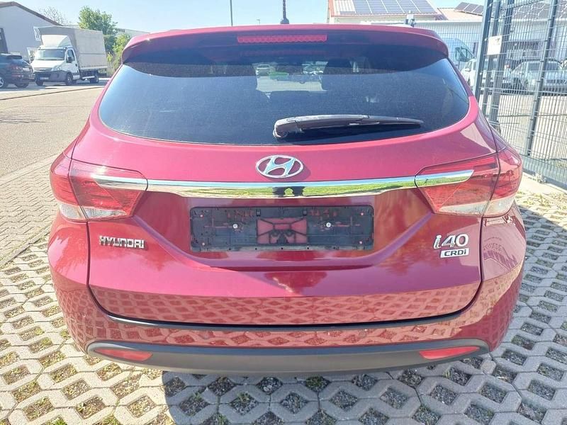 Gebraucht Hyundai i40 Trend 141 PS (103 kW) 2018 Rot Kombi