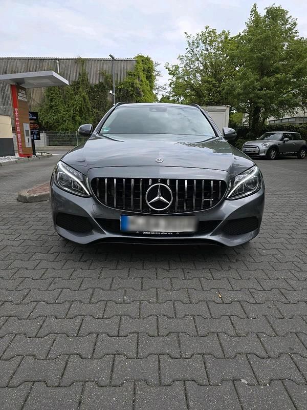 Grau Gebraucht 2017 Mercedes C220 Limousine | 14.500 € (Fairer Preis) - Bild 1/4