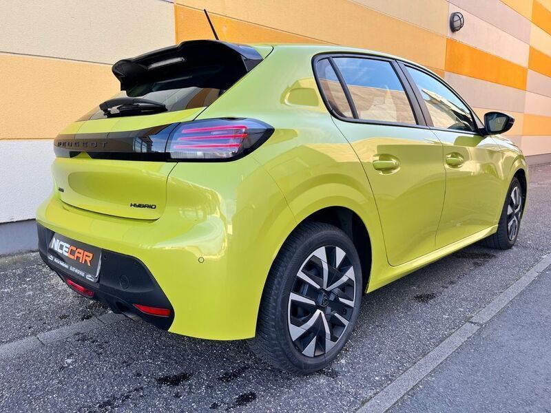 Gebraucht Peugeot 208 Active 101 PS (74 kW) 2024 Gelb Kleinwagen