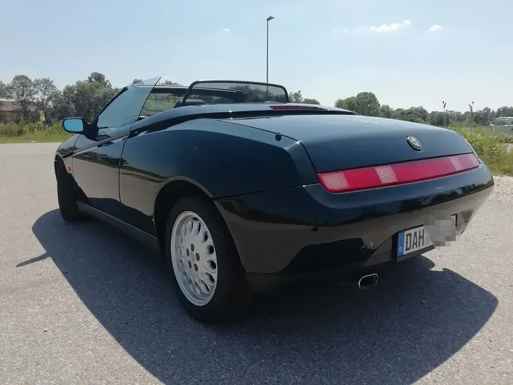 Second-hand Alfa Romeo Spider 150 CP (110 kW) 1997 Negru Cabrio