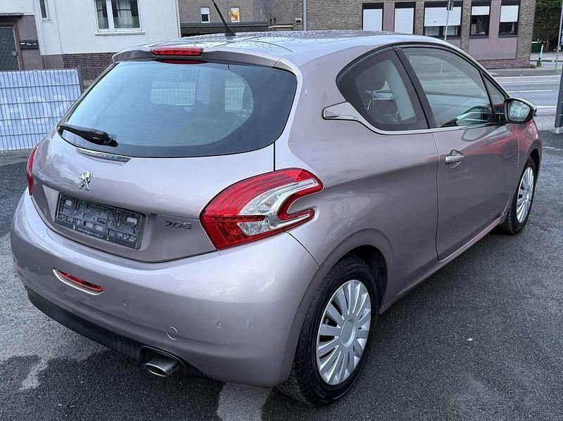 Gebraucht Peugeot 208 Allure 120 PS (88 kW) 2012 Lackierung pink quartz/blossom Kleinwagen