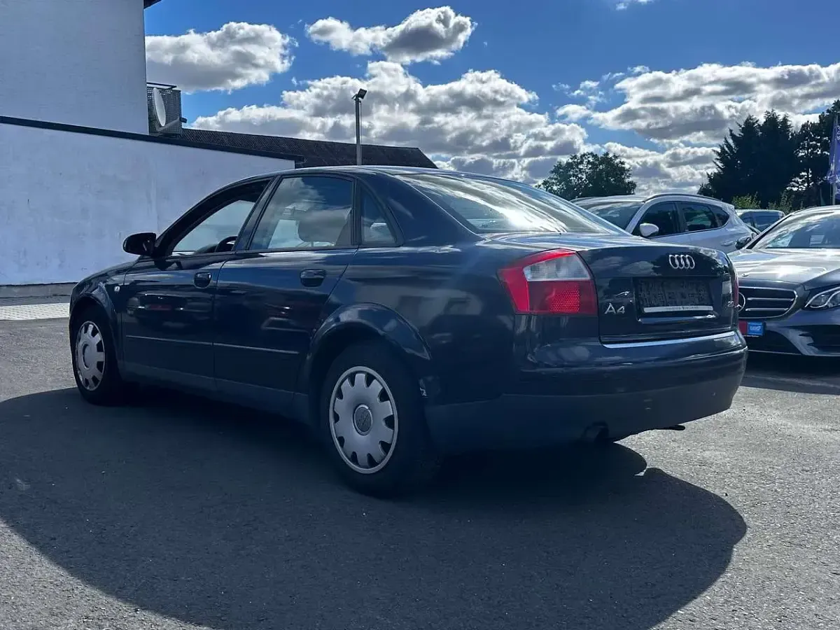 Gebraucht Audi A4 131 PS (96 kW) 2002 Blau Limousine