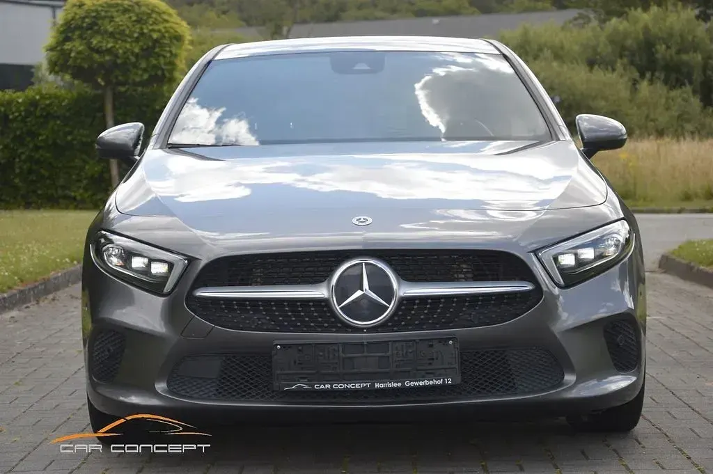 Gebraucht Mercedes A200 Progressive 163 PS (119 kW) 2022 Grau Limousine