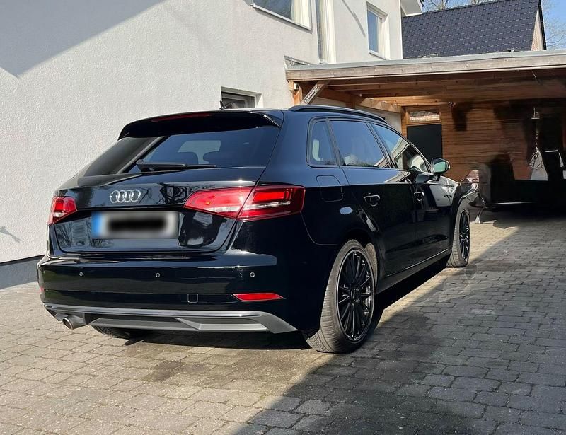Gebraucht Audi A3 Sport 116 PS (85 kW) 2018 Schwarz Limousine