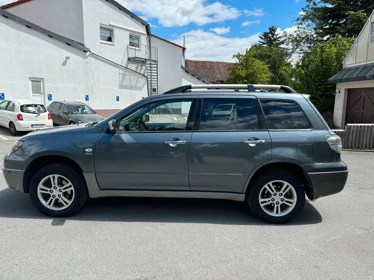 Gebraucht Mitsubishi Outlander 160 PS (117 kW) 2003 Grau SUV