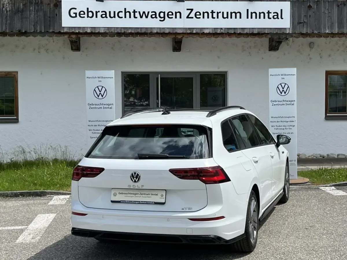 Gebraucht VW Golf VIII R-line 150 PS (110 kW) 2023 Weiß Kombi