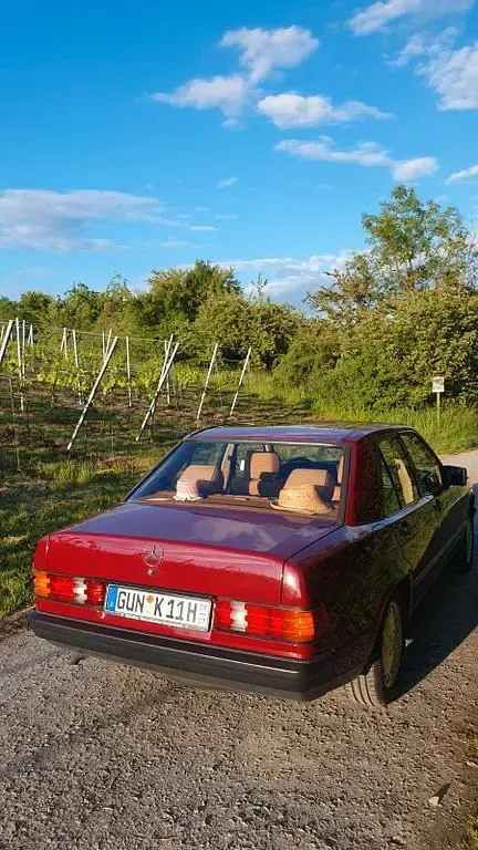 Gebraucht Mercedes 190 105 PS (77 kW) 1985 Rot Limousine