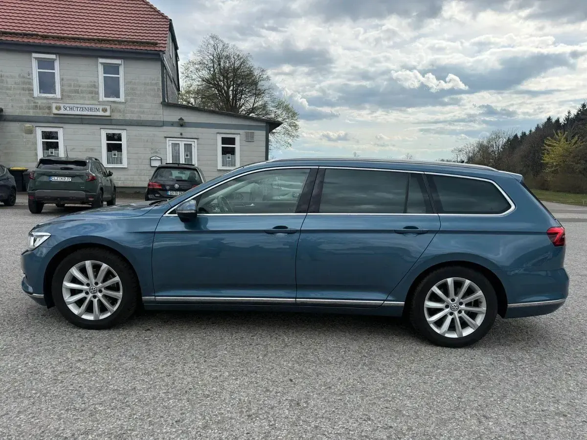 Gebraucht VW Passat R-line 220 PS (161 kW) 2017 Blau Kombi