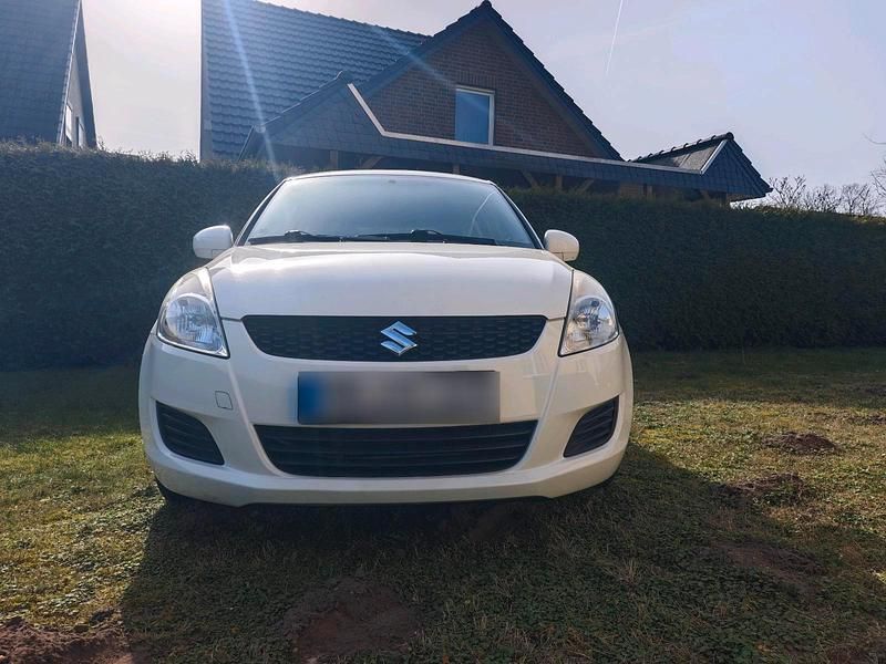 Gebraucht Suzuki Swift 94 PS (69 kW) 2014 Weiß Kleinwagen