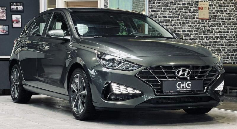 Grau Gebraucht 2023 Hyundai i30 Trend Kombi | 15.690 € (Fairer Preis) - Bild 1/4