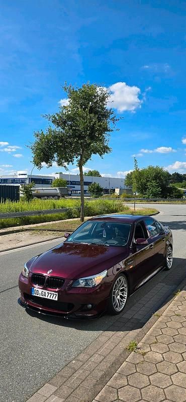 Rot Gebraucht 2005 BMW 540 Limousine | 12.399 € - Bild 1/4