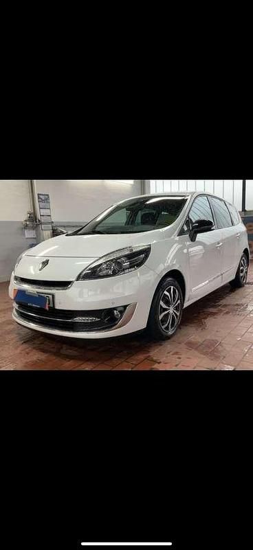 Gebraucht Renault Scénic III Bose Edition 131 PS (96 kW) 2012 Weiss "nacre" Van / Kleinbus