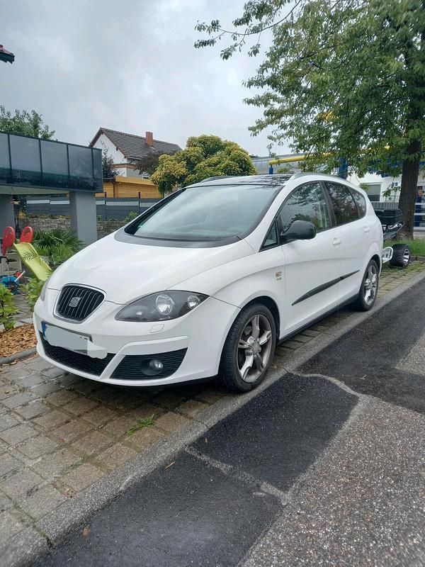 Weiß Gebraucht 2012 Seat Altea XL Style Van / Kleinbus | 4.500 € (Fairer Preis) - Bild 1/4