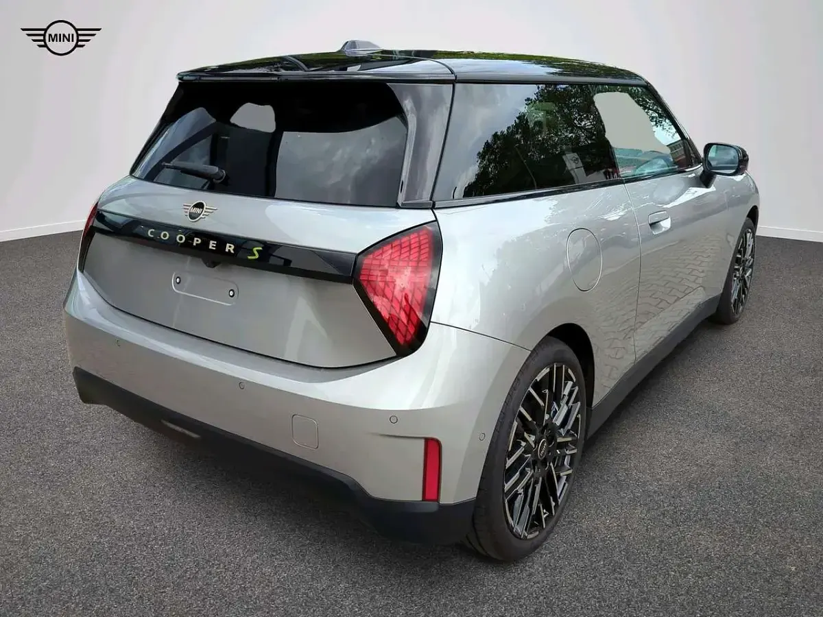 Gebraucht Mini Cooper SE Favoured 160 kW (218 PS) 2025 Grau Kleinwagen
