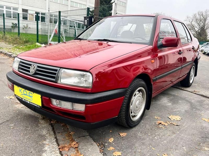 Gebraucht VW Vento 75 PS (55 kW) 1993 Rot Limousine