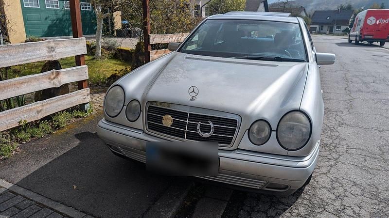 Second-hand Mercedes E280 193 CP (141 kW) 1997 Argintiu Berlinǎ