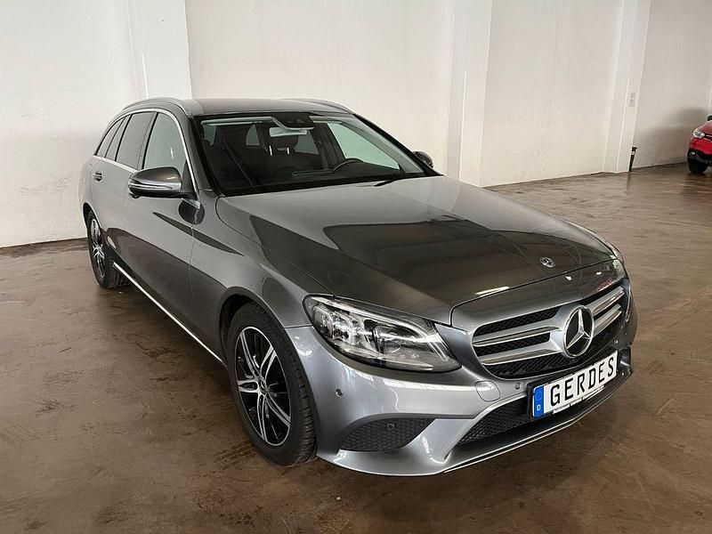 Grau Gebraucht 2020 Mercedes C220 Kombi | 22.590 € (Fairer Preis) - Bild 1/4