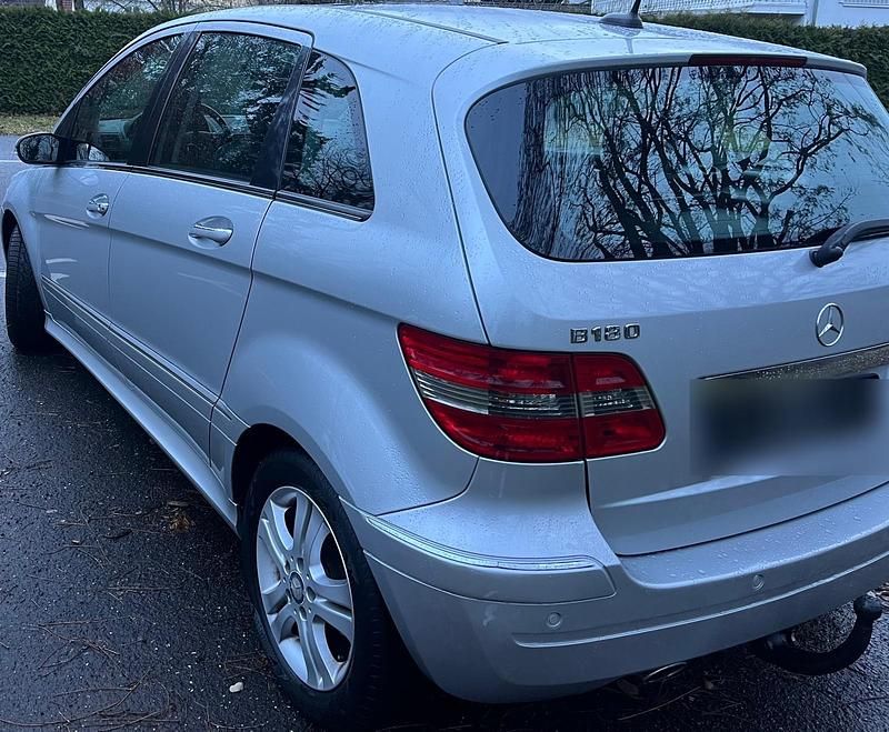 Gebraucht Mercedes B180 102 PS (75 kW) 2007 Silber Van / Kleinbus