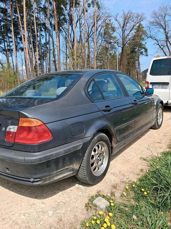 Second-hand BMW 318 105 CP (77 kW) 2000 Gri Berlinǎ