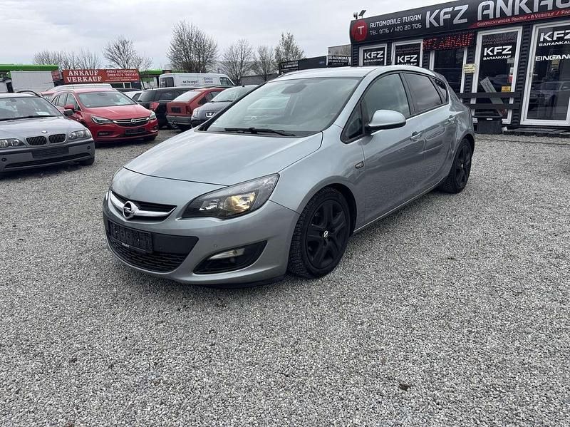 Gebraucht Opel Astra 120 PS (88 kW) 2014 Silbersee/perl silber (m2) Kleinwagen