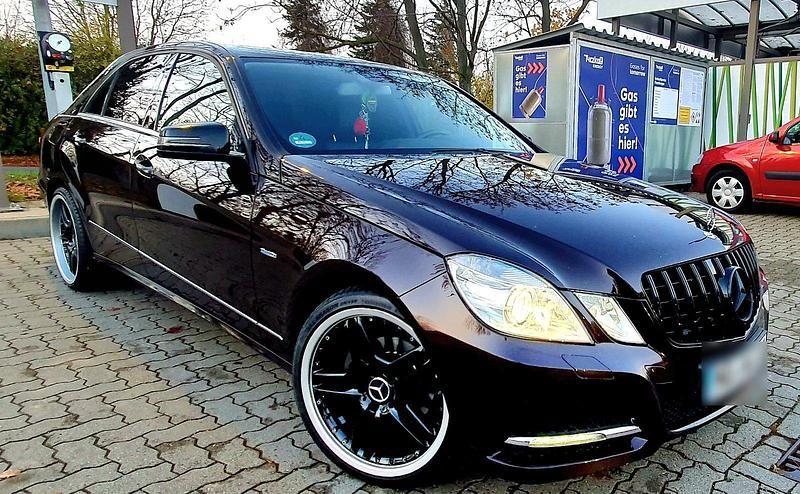Gebraucht Mercedes E200 184 PS (135 kW) 2011 Braun Limousine