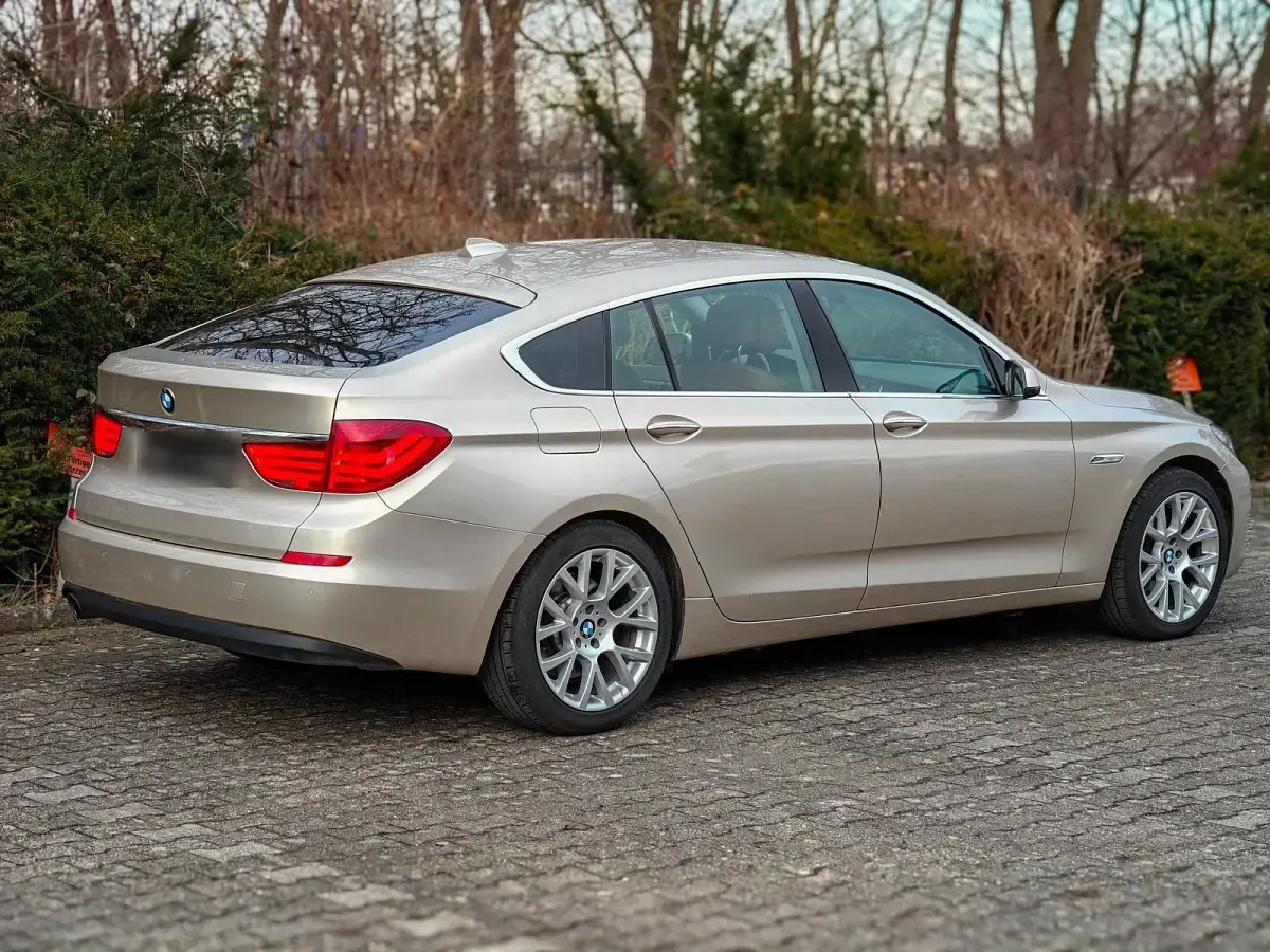 Gebraucht BMW 530 245 PS (180 kW) 2010 Gold Limousine