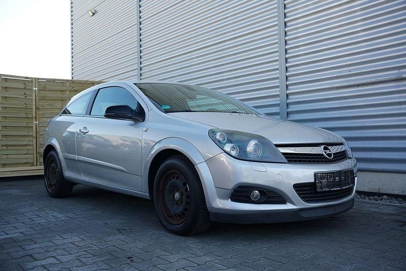 Silber Gebraucht 2009 Opel Astra GTC Innovation Coupé | 1.900 € (Guter Preis) - Bild 1/4