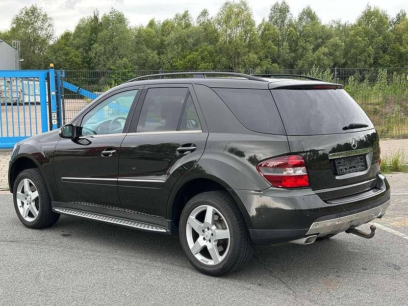 Gebraucht Mercedes ML320 224 PS (164 kW) 2007 Schwarz SUV