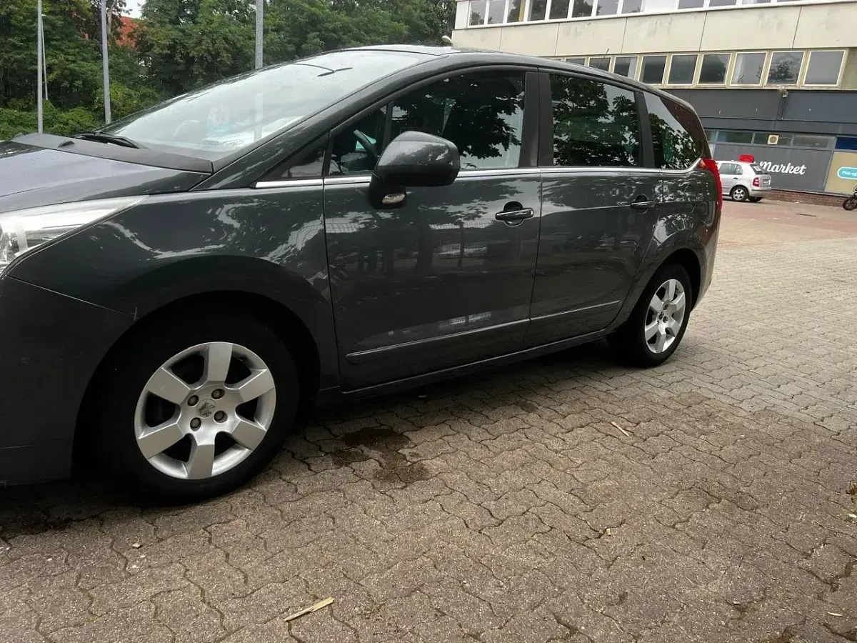 Gebraucht Peugeot 5008 2010 Grau Van / Kleinbus