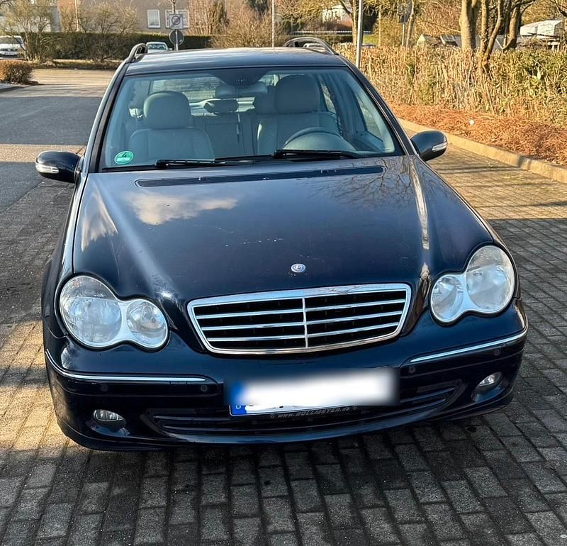 Blau Gebraucht 2005 Mercedes C220 Avantgarde Kombi | 4.400 € (Etwas zu teuer) - Bild 1/4