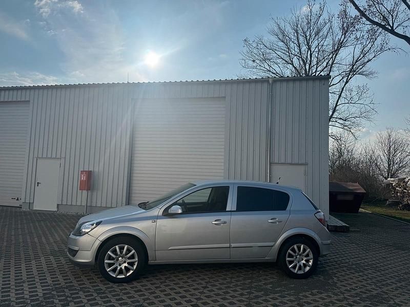 Gebraucht Opel Astra 105 PS (77 kW) 2005 Silber Kleinwagen