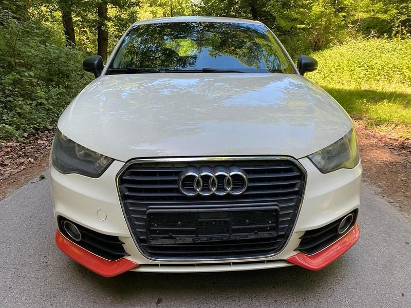 Weiß Gebraucht 2011 Audi A1 Kleinwagen | 6.200 € (Superpreis) - Bild 1/4