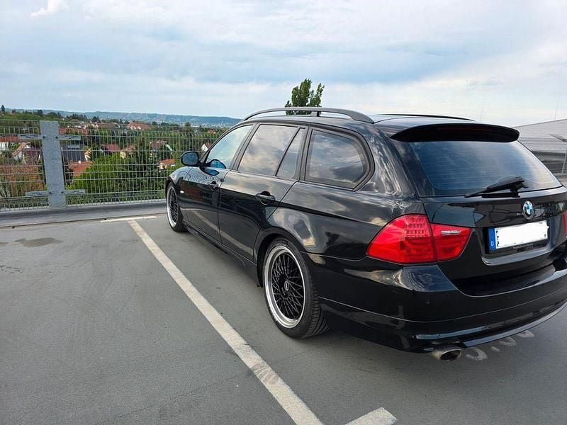 Gebraucht BMW 318 180 PS (132 kW) 2008 Schwarz Kombi