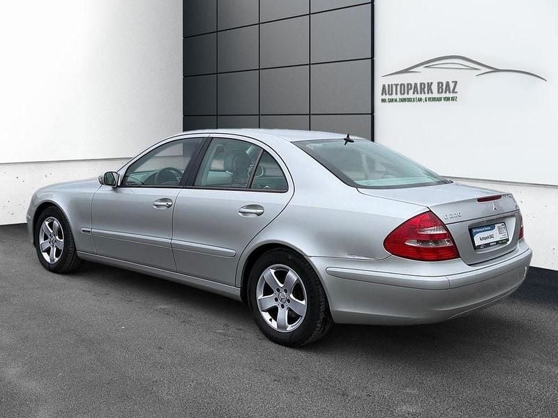 Gebraucht Mercedes E220 150 PS (110 kW) 2002 Silber Limousine