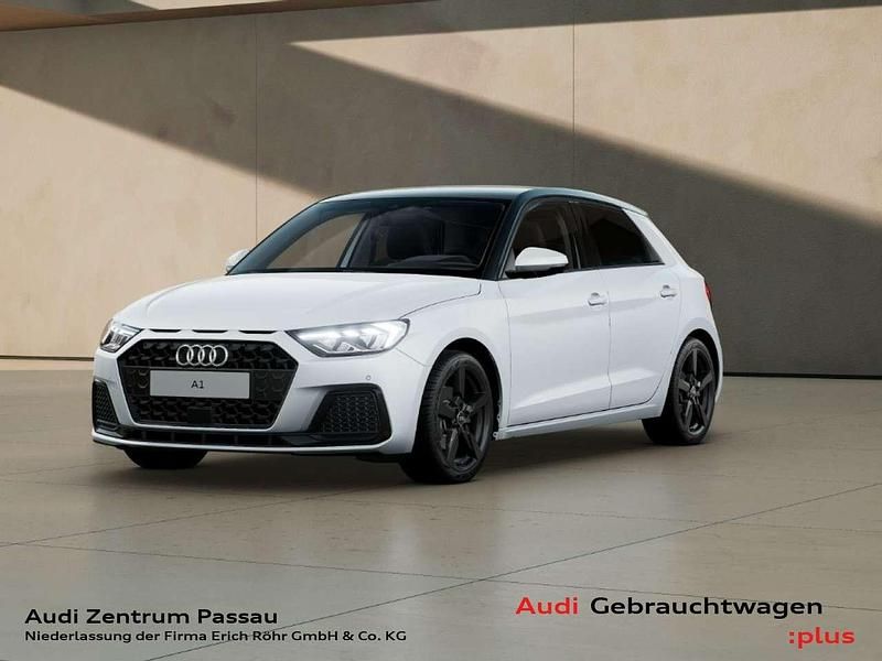 Gletscherweiss metallic/mythosschwarz metallic Gebraucht 2025 Audi A1 Sportback Advanced Kleinwagen | 27.850 € (Fairer Preis) - Bild 1/4