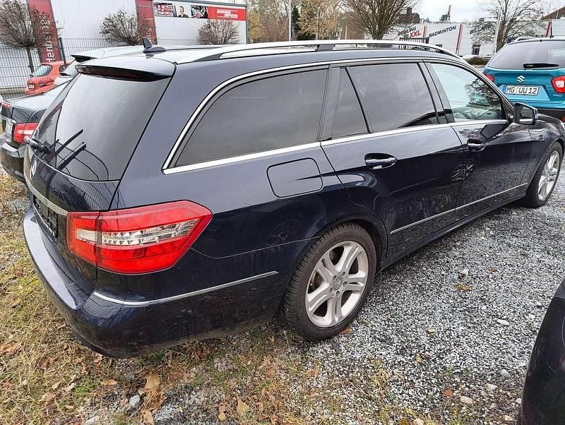 Gebraucht Mercedes E220 Avantgarde 170 PS (125 kW) 2012 Cavansitblau  metalliclack Kombi