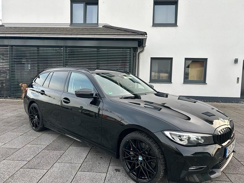 Schwarz Gebraucht 2019 BMW 330 Kombi | 22.500 € (Guter Preis) - Bild 1/4