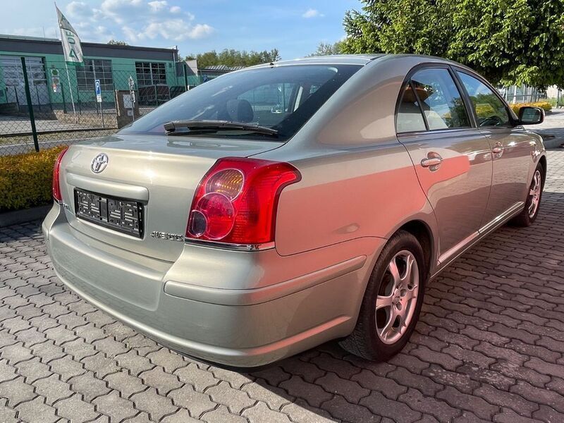 Gebraucht Toyota Avensis Sol 129 PS (94 kW) 2003 Silber Limousine