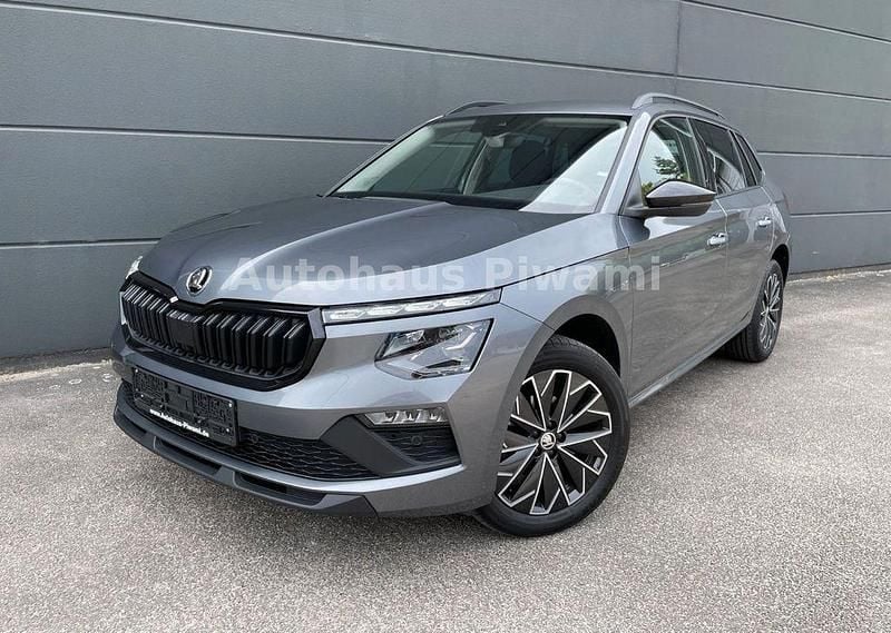 Graphitegrau metallic Gebraucht 2024 Skoda Kamiq Selection SUV | 25.900 € (Fairer Preis) - Bild 1/4