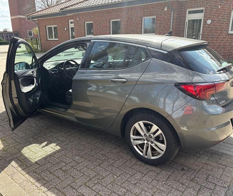 Gebraucht Opel Astra Dynamic 125 PS (91 kW) 2019 Grau Limousine