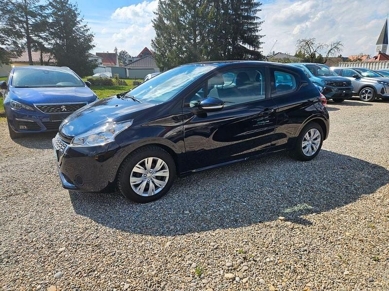 Blau Gebraucht 2014 Peugeot 208 Active Kleinwagen | 4.790 € (Fairer Preis) - Bild 1/4