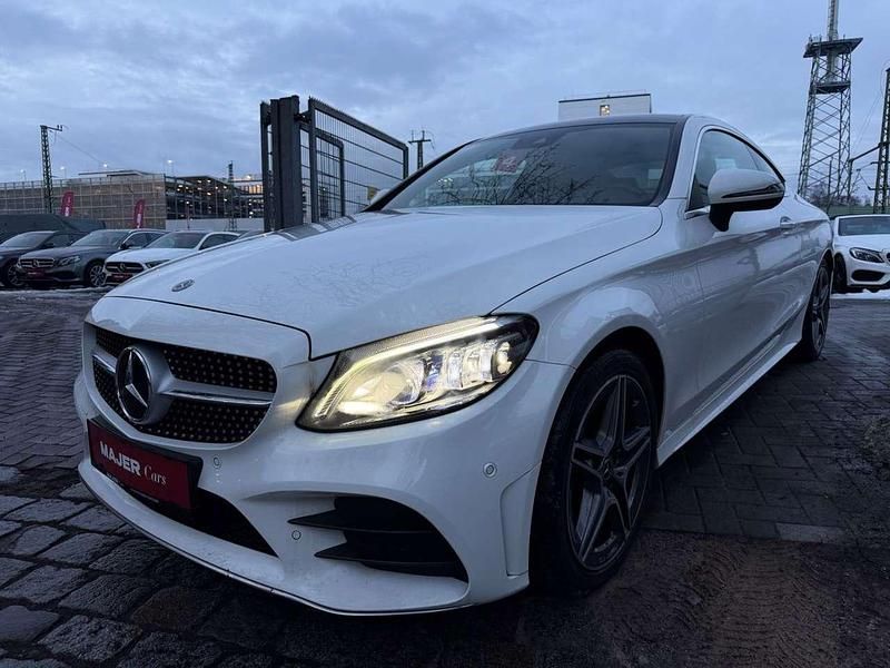 Gebraucht Mercedes C180 AMG line 156 PS (114 kW) 2020 Weiß Coupé