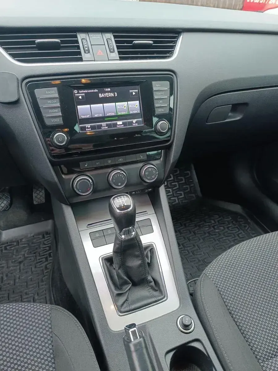 Gebraucht Skoda Octavia Ambition 105 PS (77 kW) 2015 Grau Kombi
