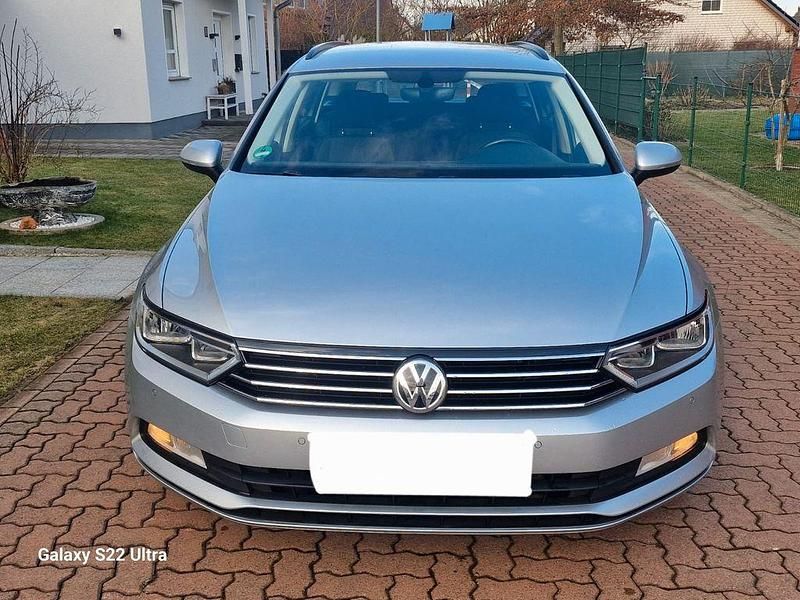 Gebraucht VW Passat 150 PS (110 kW) 2019 Silber Kombi