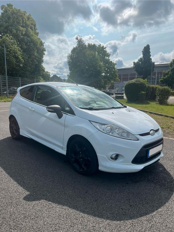 Weiß Gebraucht 2010 Ford Fiesta Sport Kleinwagen | 8.500 € - Bild 1/4