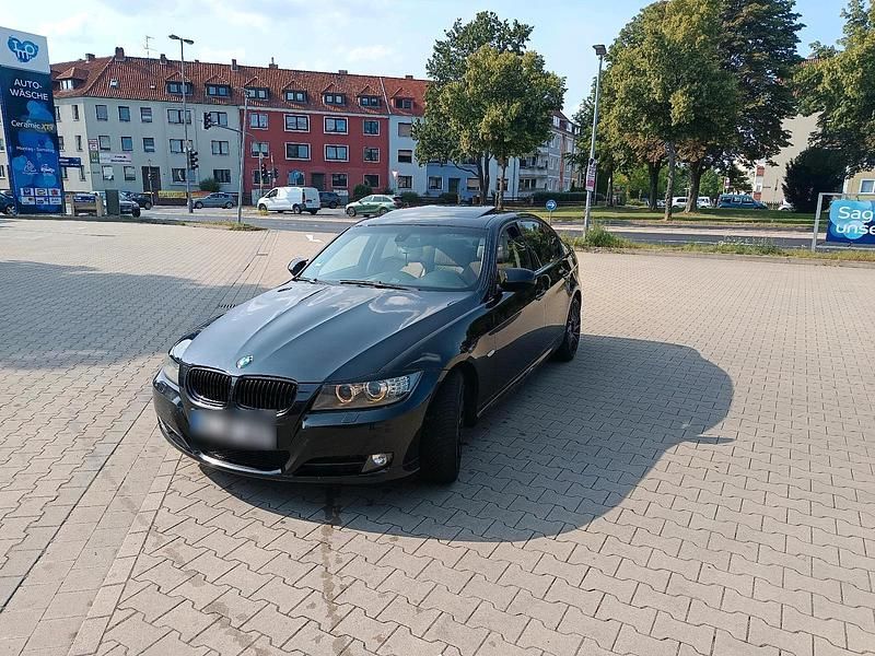 Brugt BMW 320 177 HK (130 kW) 2009 Sort Sedan