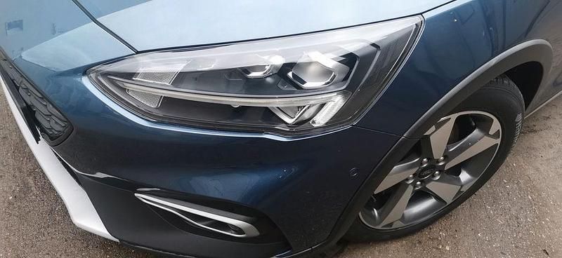 Gebraucht Ford Focus Active 150 PS (110 kW) 2020 Blau Limousine